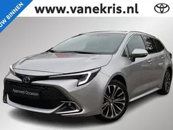 Zilver, metallic lak Gebruikt 2024 Toyota Corolla Stationwagen | € 30.880 (Eerlijke prijs)