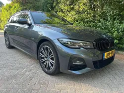 Grijs, metallic lak Gebruikt 2022 BMW 320 M Sport Stationwagen | € 32.500 (Goede deal)