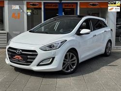 Wit Gebruikt 2016 Hyundai i30 Premium Stationwagen | € 12.950 (Eerlijke prijs)