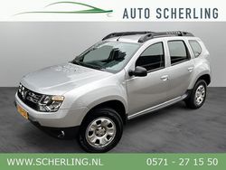 Grijs, metallic lak Gebruikt 2014 Dacia Duster Lauréate SUV | € 8.950 (Eerlijke prijs)