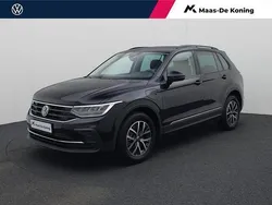 Zwart, metallic lak Gebruikt 2021 VW Tiguan Life SUV | € 31.740 (Eerlijke prijs)