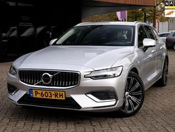 Grijs Gebruikt 2022 Volvo V60 Stationwagen | € 19.950 (Super prijs)