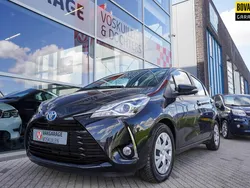 Zwart Gebruikt 2020 Toyota Yaris Hybrid Hatchback | € 18.950 (Super prijs)