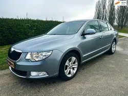 Grijs Gebruikt 2011 Skoda Superb Ambition Hatchback | € 7.999 (Iets duurder)