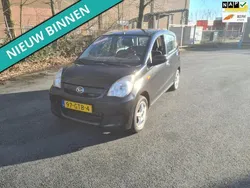 Zwart, metallic lak Gebruikt 2008 Daihatsu Cuore Hatchback | € 1.499 (Goede deal)