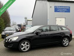 Zwart Gebruikt 2011 Volvo V60 Momentum Stationwagen | € 8.999 (Iets duurder)