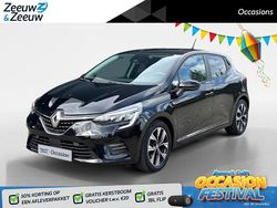 Noir étoilé gne (donker zwart) Gebruikt 2023 Renault Clio V Evolution Hatchback | € 19.935 (Eerlijke prijs)