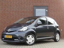 Grijs Gebruikt 2013 Toyota Aygo Hatchback | € 1.250 (Super prijs)