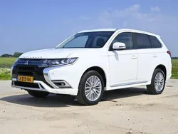 Wit Gebruikt 2020 Mitsubishi Outlander Intense SUV | € 23.950 (Eerlijke prijs)
