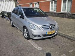 Zilver Gebruikt 2009 Mercedes B180 MPV | € 4.750 (Eerlijke prijs)