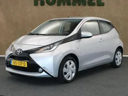 Grijs Gebruikt 2015 Toyota Aygo X-play Hatchback | € 7.945 (Eerlijke prijs)
