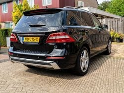 Zwart (metallic) Gebruikt 2012 Mercedes 350 SUV | € 15.000