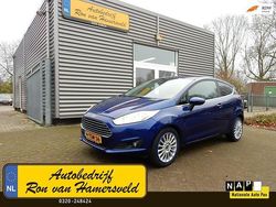 Blauw (metallic) Gebruikt 2014 Ford Fiesta Titanium Hatchback | € 4.950 (Goede deal)