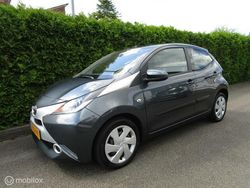 Grijs Gebruikt 2014 Toyota Aygo X-play Hatchback | € 7.950 (Eerlijke prijs)