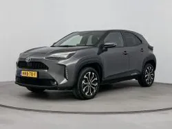 Ash grey metallic (donker grijs metallic) Gebruikt 2022 Toyota Yaris Cross Limited SUV | € 28.345 (Eerlijke prijs)