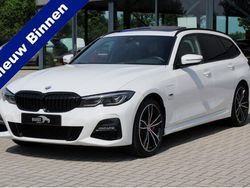 Wit Gebruikt 2021 BMW 330 M Sport Stationwagen | € 37.450 (Eerlijke prijs)