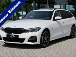 Wit Gebruikt 2021 BMW 330 M Sport Stationwagen | € 37.750 (Eerlijke prijs)