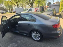 Grijs Gebruikt 2013 VW Jetta Highline Sedan | € 6.000 (Goede deal)