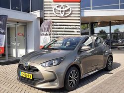 Grijs Gebruikt 2021 Toyota Yaris Hybrid Hatchback | € 19.499 (Eerlijke prijs)