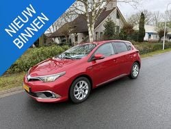 Rood Gebruikt 2016 Toyota Auris Hatchback | € 10.995 (Goede deal)