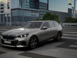 Grijs Nieuw 2025 BMW 530e Comfort Edition Stationwagen | € 89.764 (Eerlijke prijs)
