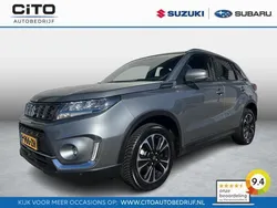 Grijs, metallic lak Gebruikt 2022 Suzuki Vitara Style SUV | € 26.900 (Eerlijke prijs)