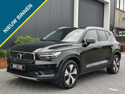 Zwart, metallic lak Gebruikt 2022 Volvo XC40 SUV | € 25.995 (Eerlijke prijs)