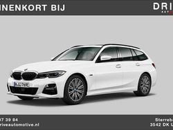 Wit Gebruikt 2022 BMW 330 M Sport Stationwagen | € 30.900 (Goede deal)