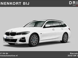 Wit Gebruikt 2022 BMW 330 M Sport Stationwagen | € 31.900 (Goede deal)