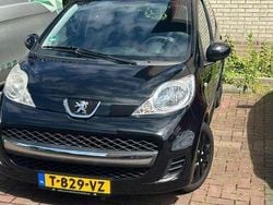 Zwart Gebruikt 2011 Peugeot 107 Sportium Hatchback | € 3.000 (Goede deal)