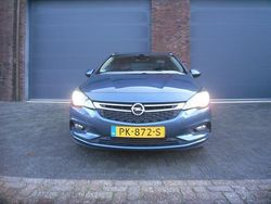 Blauw (metallic) Gebruikt 2017 Opel Astra Innovation Stationwagen | € 8.900 (Goede deal)