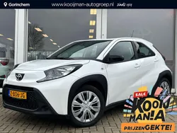 Pure white Gebruikt 2024 Toyota Aygo Play Hatchback | € 17.750 (Eerlijke prijs)