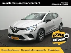 Grijs metallic Gebruikt 2022 Renault Clio V Equilibre Hatchback | € 15.400 (Eerlijke prijs)