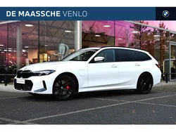 Alpinweiss iii Gebruikt 2024 BMW 330e Executive Stationwagen | € 52.450 (Goede deal)