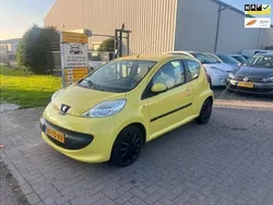 Geel Gebruikt 2006 Peugeot 107 Hatchback | € 1.950 (Goede deal)