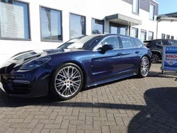 Blauw, metallic lak Gebruikt 2022 Porsche Panamera Platinum Edition Sedan | € 119.950