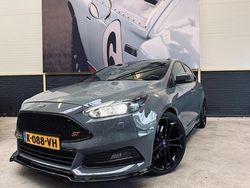 Grijs Gebruikt 2015 Ford Focus ST Hatchback | € 17.900 (Eerlijke prijs)