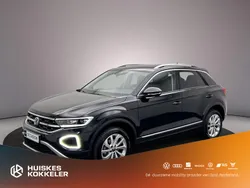 Zwart Gebruikt 2023 VW T-Roc Style SUV | € 33.900 (Iets duurder)