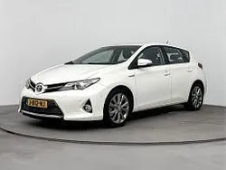 Licht wit Gebruikt 2014 Toyota Auris Executive Hatchback | € 15.445 (Eerlijke prijs)