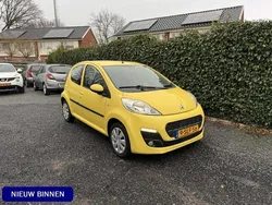 Geel Gebruikt 2013 Peugeot 107 Active Hatchback | € 2.745 (Goede deal)