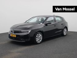 Zwart Gebruikt 2022 Opel Astra Edition Hatchback | € 17.900 (Eerlijke prijs)