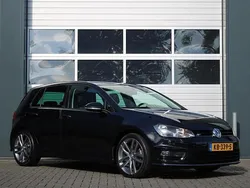 Zwart Gebruikt 2016 VW Golf VII R-line Hatchback | € 13.950 (Eerlijke prijs)