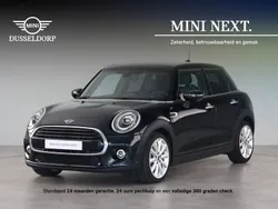 Midnight black (donker zwart metallic) Gebruikt 2020 Mini Cooper Chili Hatchback | € 23.250 (Goede deal)