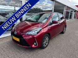 Rood, metallic lak Gebruikt 2019 Toyota Yaris Hatchback | € 15.999 (Goede deal)