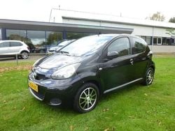 Zwart Gebruikt 2010 Toyota Aygo Hatchback | € 2.950 (Eerlijke prijs)