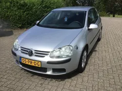 Grijs, metallic lak Gebruikt 2004 VW Golf IV Hatchback | € 1.495 (Eerlijke prijs)