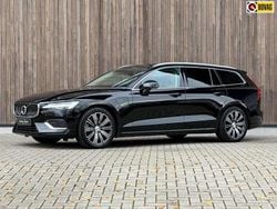 Zwart (metallic) Gebruikt 2022 Volvo V60 Inscription Stationwagen | € 31.900 (Eerlijke prijs)