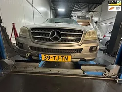 Grijs Gebruikt 2006 Mercedes 320 SUV | € 2.450
