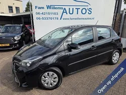 Zwart Gebruikt 2015 Toyota Yaris Hatchback | € 8.998 (Eerlijke prijs)