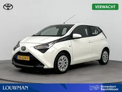 Wit Gebruikt 2019 Toyota Aygo X-play Hatchback | € 10.345 (Eerlijke prijs)